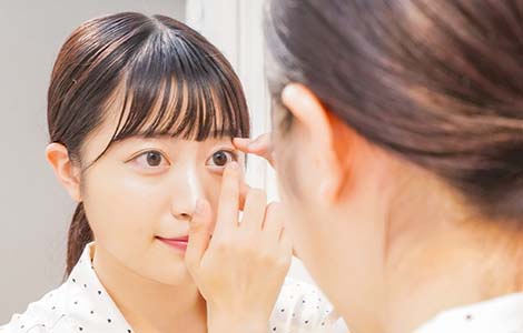 ブルーライトカット機能も備わり、みんなの快適なコンタクトライフを実現します。